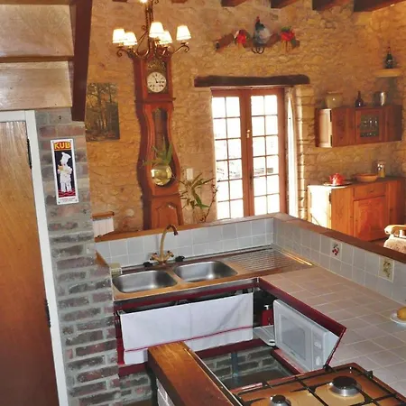 Beautiful In Val-de-louvre-et-caude With 3 Bedrooms Saint-Alvère