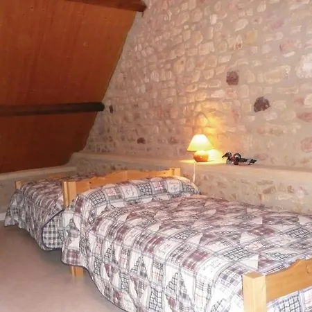 3 Bedroom Stunning In Val-de-louvre-et-caude Holiday home *