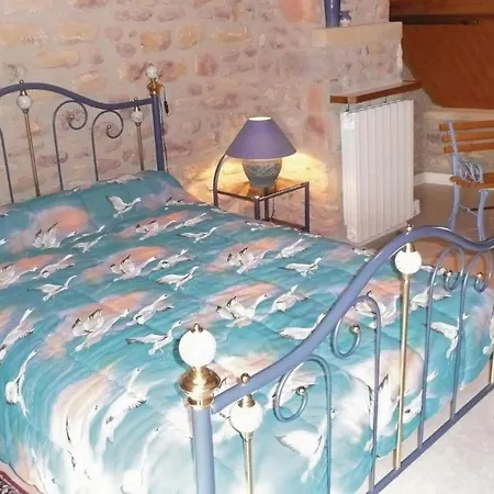 Holiday home 3 Bedroom Stunning In Val-de-louvre-et-caude *